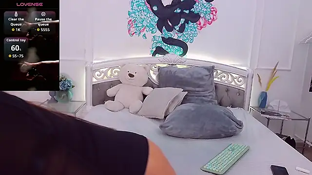 CrissyTaylor online show from 11-16-25, 03:44