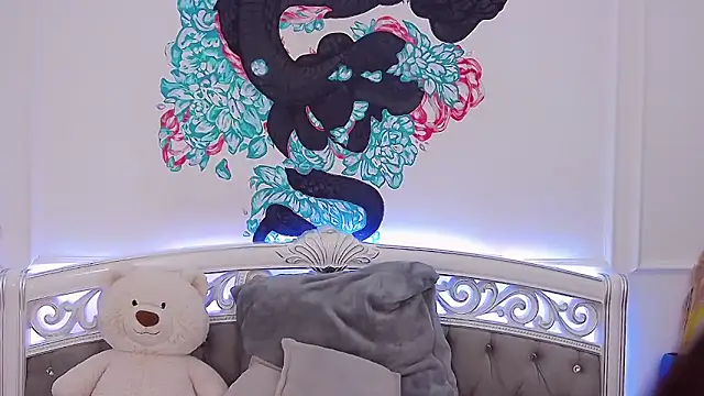 CrissyTaylor online show from 11-30-25, 03:51