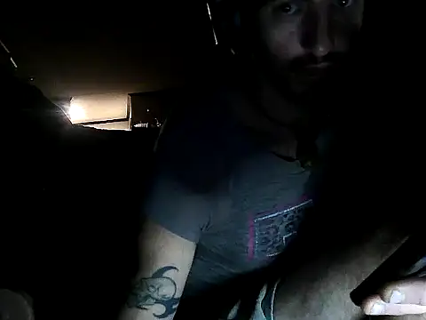 Snapshot of Bi_curious86 chatting on 09-26-25, 05:47 Bi curious86 online show from 09-26-25, 05:47