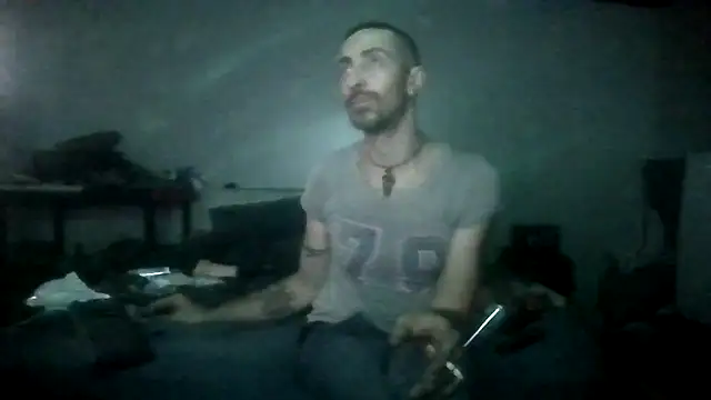 Snapshot of Bi_curious86 chatting on 09-28-25, 01:23 Bi curious86 online show from 09-28-25, 01:23