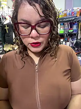 ROSALIALUCY online show from 05-30-26, 11:49
