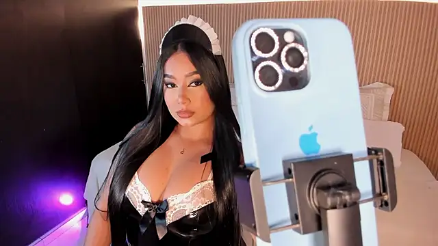 Snapshot of Gaby_Blaze chatting on 10-10-25, 10:10 Gaby Blaze online show from 10-10-25, 10:10