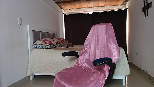 Snapshot of Danna_777 chatting on 09-13-25, 06:30 Danna 777 online show from 09-13-25, 06:30