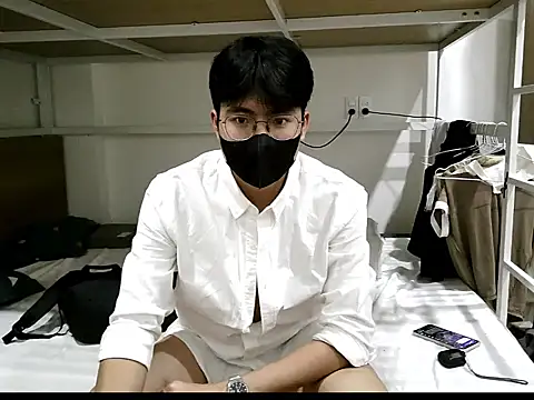 Gwencloudy online show from 12-19-25, 03:03