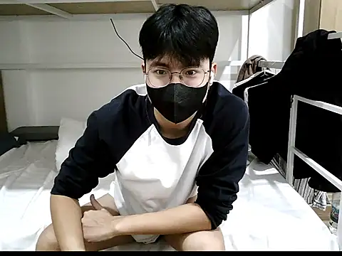 Gwencloudy online show from 11-23-25, 04:00