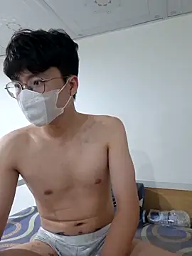 Gwencloudy online show from 04-07-26, 03:58