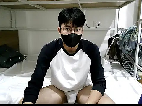 Gwencloudy online show from 10-15-25, 02:03