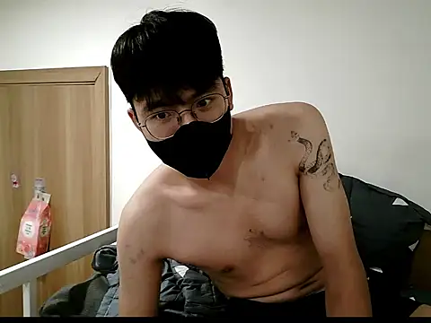 Gwencloudy online show from 11-19-25, 02:28