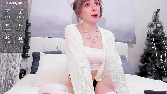 JuliaVangg 19 online show from 02-11-25, 01:52