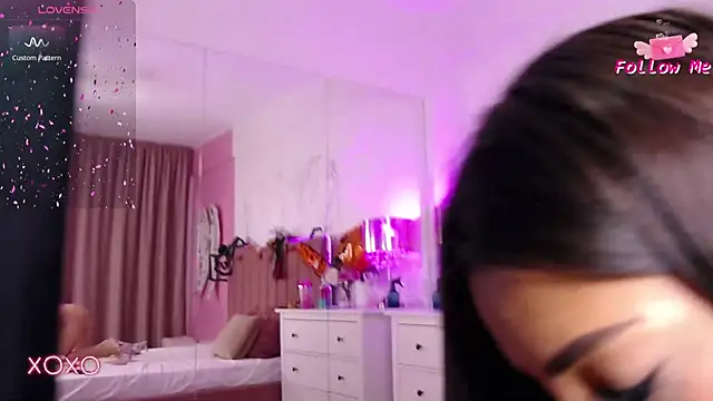 LaraKent online show from 10-30-25, 06:34