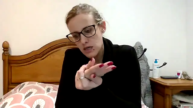 Madame Callie online show from 11-23-25, 05:56