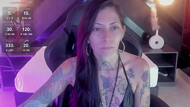 Snapshot of dark_gotica chatting on 06-16-26, 07:25 dark gotica online show from 06-16-26, 07:25