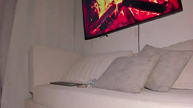 HannahDavis  online show from 04-12-26, 10:29