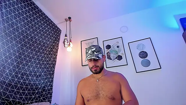 Snapshot of Juan_Castano chatting on 03-15-25, 06:21 Juan Castano online show from 03-15-25, 06:21