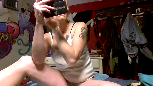 Snapshot of 4EyedSluttyGinger chatting on 02-23-25, 06:34 4EyedSluttyGinger online show from 02-23-25, 06:34