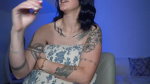 Snapshot of greydesire chatting on 10-10-25, 02:07 greydesire online show from 10-10-25, 02:07