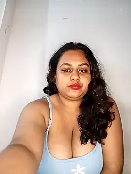 bumblebeegirl online show from 10-13-25, 05:03