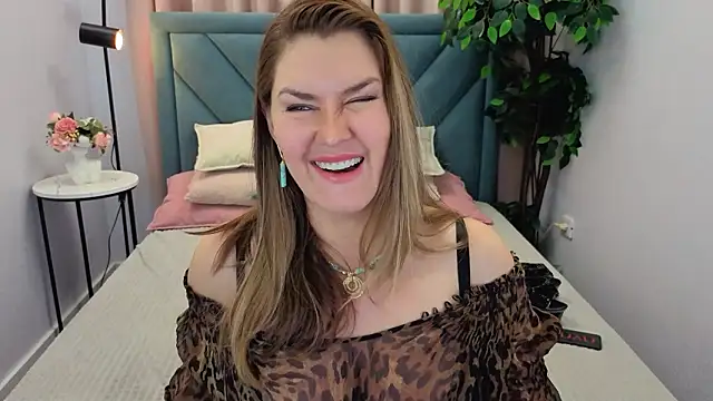 Snapshot of Adele_Russo chatting on 02-17-26, 04:48 Adele Russo online show from 02-17-26, 04:48