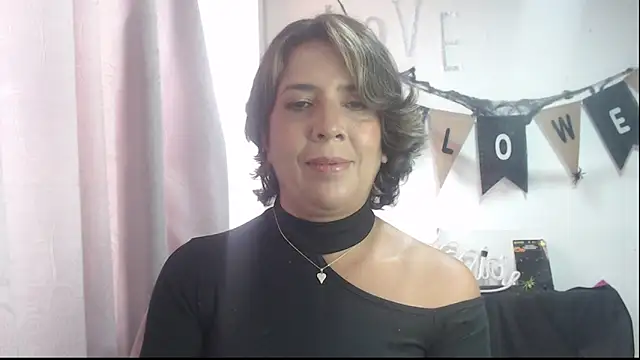 Snapshot of Victoria_meester chatting on 10-14-25, 04:18 Victoria meester online show from 10-14-25, 04:18