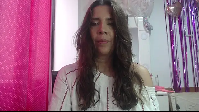Snapshot of Victoria_meester chatting on 02-18-25, 03:20 Victoria meester online show from 02-18-25, 03:20