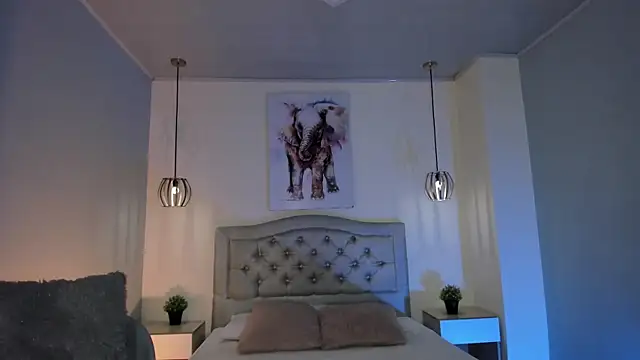 ayshel   online show from 10-08-25, 09:04