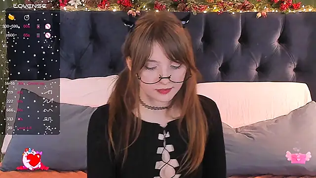 Snapshot of AliceLanley chatting on 02-04-25, 02:43 AliceLanley online show from 02-04-25, 02:43