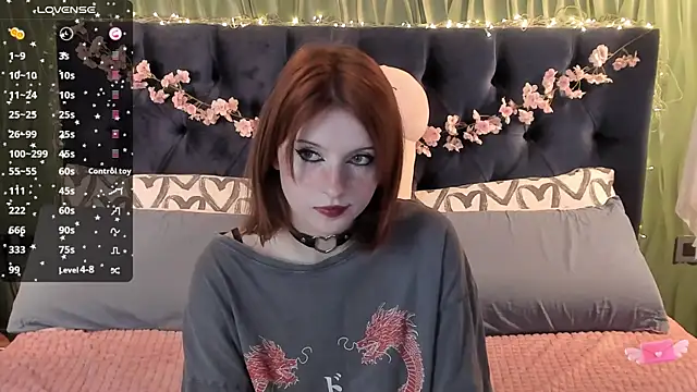 Snapshot of AliceLanley chatting on 10-10-25, 11:44 AliceLanley online show from 10-10-25, 11:44