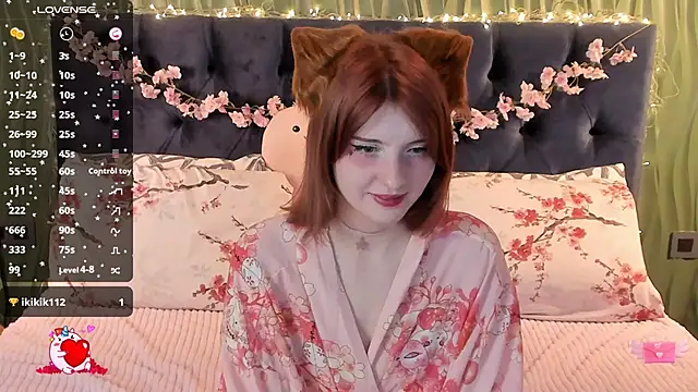 Snapshot of AliceLanley chatting on 09-28-25, 12:34 AliceLanley online show from 09-28-25, 12:34