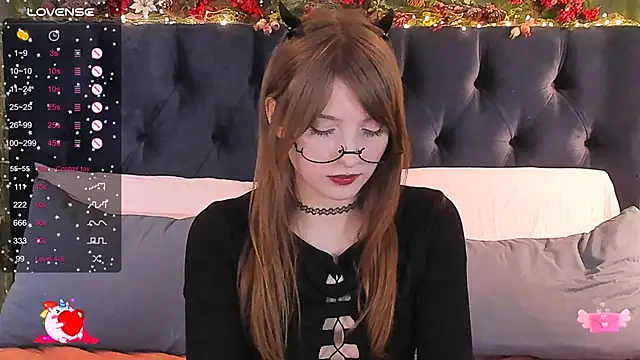 Snapshot of AliceLanley chatting on 02-04-25, 11:38 AliceLanley online show from 02-04-25, 11:38