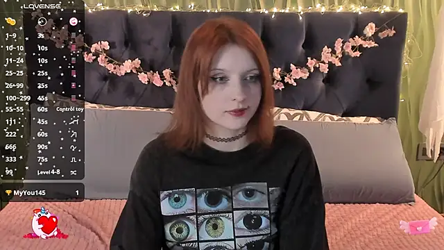 Snapshot of AliceLanley chatting on 10-11-25, 11:33 AliceLanley online show from 10-11-25, 11:33