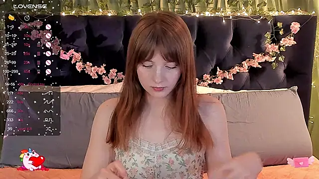 Snapshot of AliceLanley chatting on 03-18-25, 11:44 AliceLanley online show from 03-18-25, 11:44