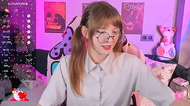 Snapshot of AliceLanley chatting on 12-04-24, 03:15 AliceLanley online show from 12-04-24, 03:15