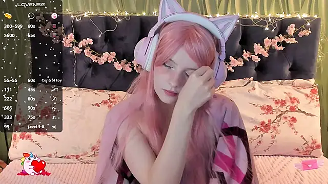 Snapshot of AliceLanley chatting on 09-24-25, 12:44 AliceLanley online show from 09-24-25, 12:44