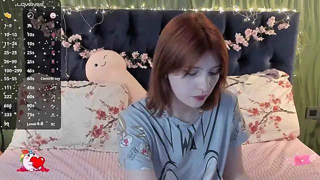 Snapshot of AliceLanley chatting on 09-26-25, 12:23 AliceLanley online show from 09-26-25, 12:23