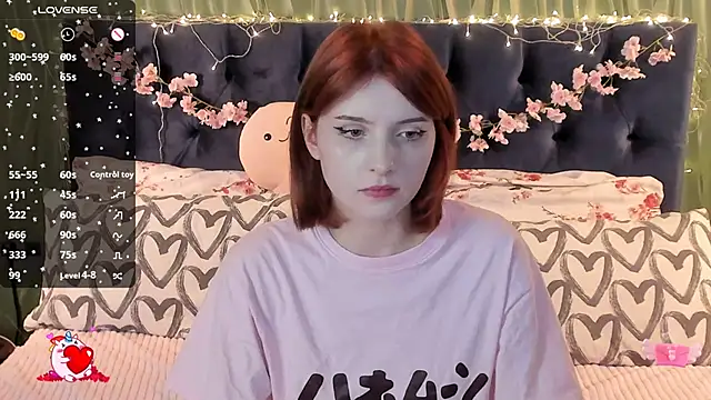 Snapshot of AliceLanley chatting on 09-19-25, 12:53 AliceLanley online show from 09-19-25, 12:53