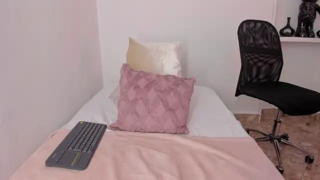 valerycolins online show from 09-18-25, 01:52
