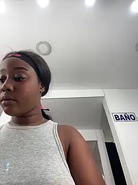 Snapshot of MichaelaCox chatting on 05-15-26, 01:09 MichaelaCox online show from 05-15-26, 01:09