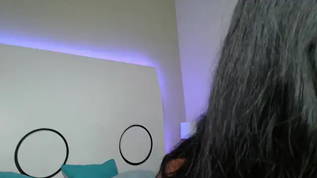 MichaelaCox online show from 10-07-25, 08:32