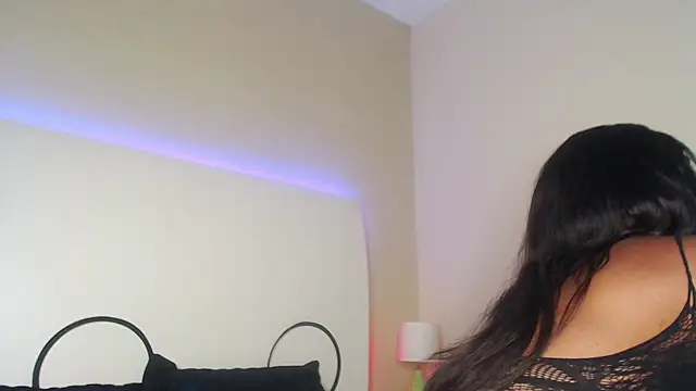 Snapshot of MichaelaCox chatting on 05-08-26, 04:44 MichaelaCox online show from 05-08-26, 04:44