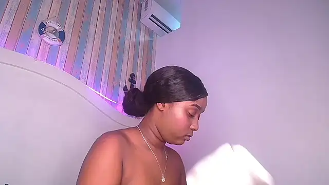 Snapshot of MichaelaCox chatting on 06-01-26, 07:13 MichaelaCox online show from 06-01-26, 07:13