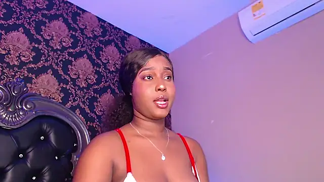 Snapshot of MichaelaCox chatting on 06-07-26, 12:32 MichaelaCox online show from 06-07-26, 12:32