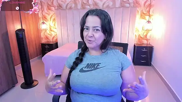 lucia vonne  online show from 05-25-26, 08:29