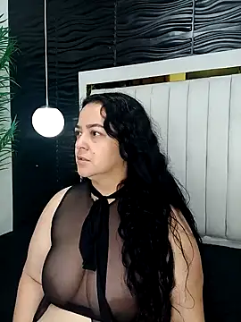 Snapshot of lucia_vonne_ chatting on 02-12-25, 11:40 lucia vonne online show from 02-12-25, 11:40