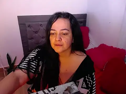 lucia vonne  online show from 04-26-26, 09:50