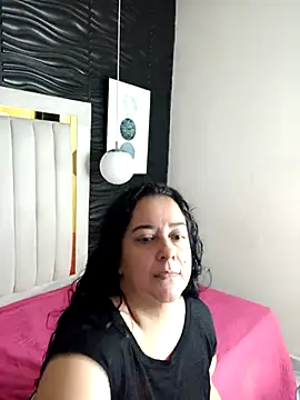 Snapshot of lucia_vonne_ chatting on 02-25-25, 02:37 lucia vonne online show from 02-25-25, 02:37