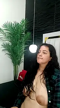 Snapshot of lucia_vonne_ chatting on 01-13-25, 02:42 lucia vonne online show from 01-13-25, 02:42