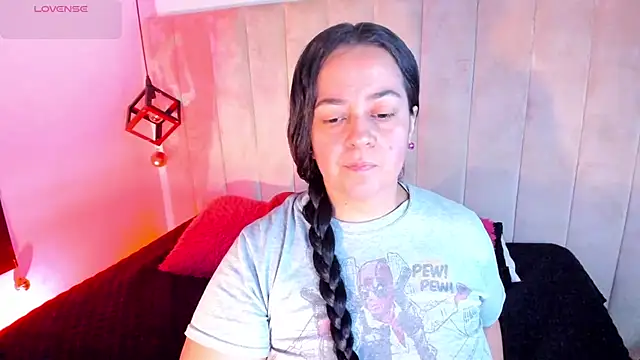 lucia vonne  online show from 12-17-25, 08:14