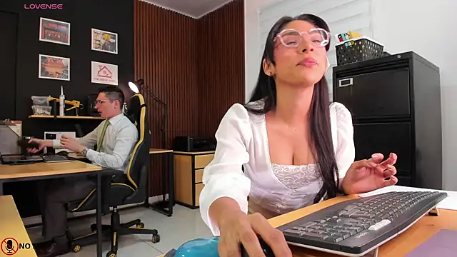 Office Naughty Girl online show from 01-23-25, 03:43