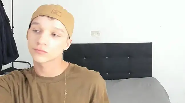 angelcortes online show from 12-23-24, 10:01