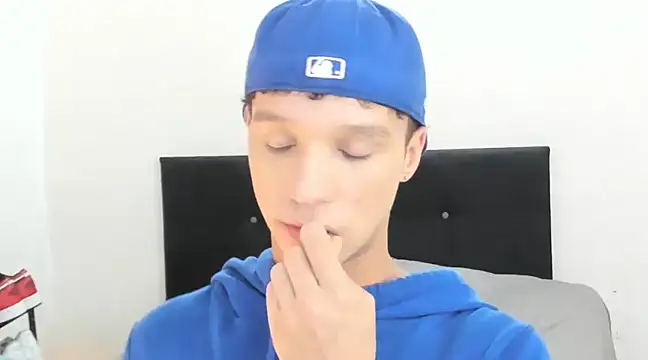 angelcortes online show from 01-12-25, 06:38